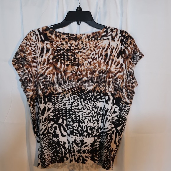 Joseph A Blouse Size L Capped sleeves Animal print Buttons Across Shoulder Top - Picture 7 of 10